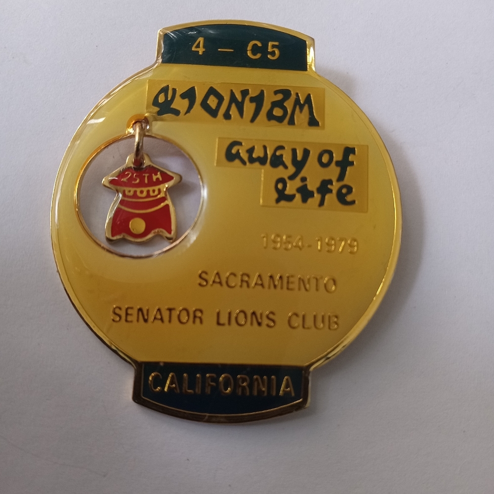 Lions Club Senator Member Oriental shape lamp 25th year 1954-1979